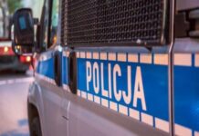 Nietrzeźwi leżeli na jezdni – pomoc przyszła po sygnałach mieszkańców