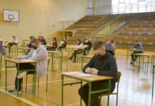 Próbne matury w Nowej Dębie