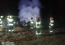 W Gorzyczanach strażacy gasili pożar dużej ilości sprasowanej odzieży